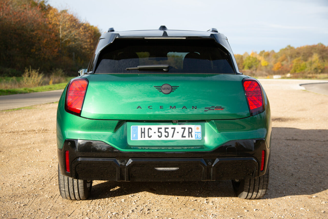 MINI Aceman John Cooper Works vert, vue arrière